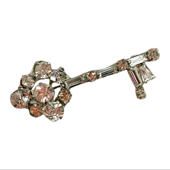 Vtg Unsigned Rhinestone Skeleton Key Brooch 1950s - Picture 1 of 10